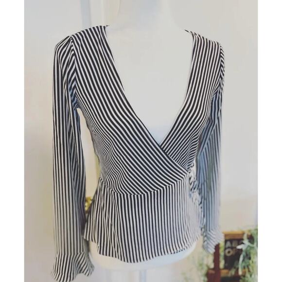 H&M Womens Black and White Wrapover Stripe Long Flare Sleeve Blouse Size 4 154S - Picture 5 of 8